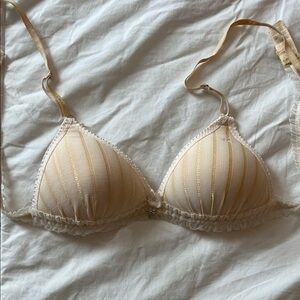 Vintage Elegant Cream Lace Trim Bra